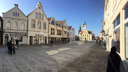 Juste avant l'inauguration: nouvelle place de l'Hôtel de ville de Verden (Aller)